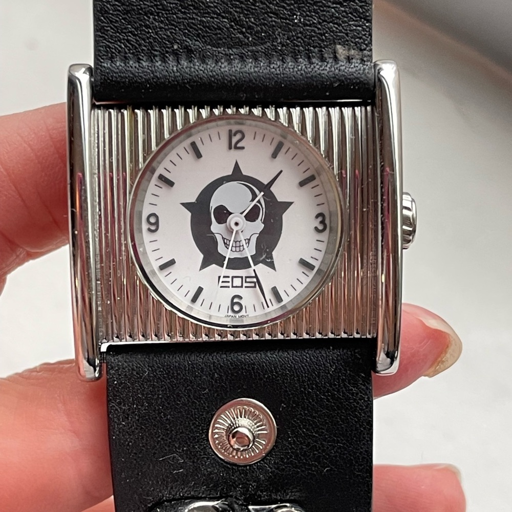 Black leather belt watch with skull